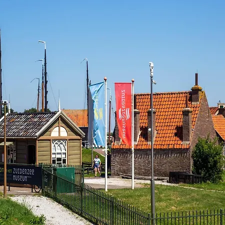 Sustainable On The Ijsselmeer Chalet *