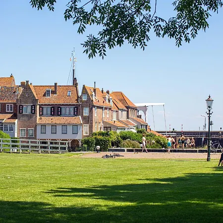Sustainable On The Ijsselmeer Chalet *